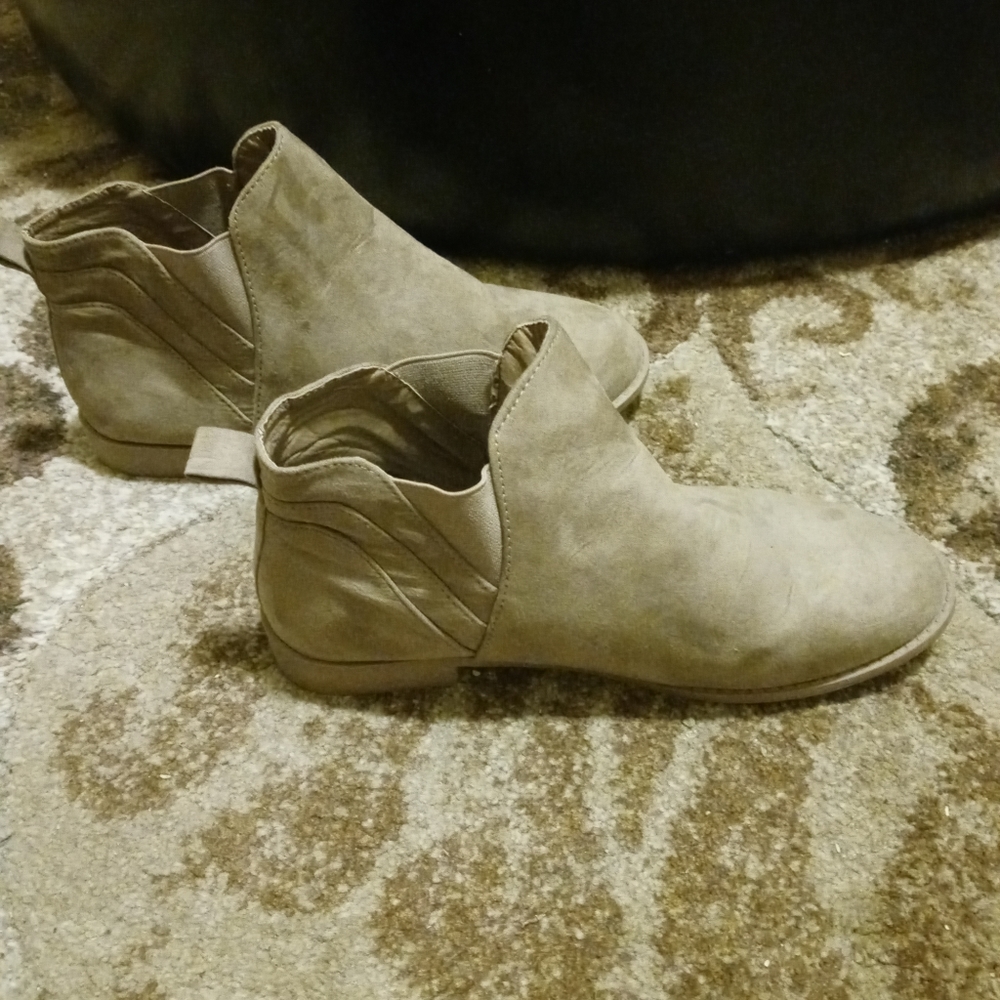 Womens lowrise boots